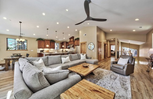 Rancho Bijou Casa | Evergreen Elegance: Boat Parking, Close to Lifts, Lake & Trails