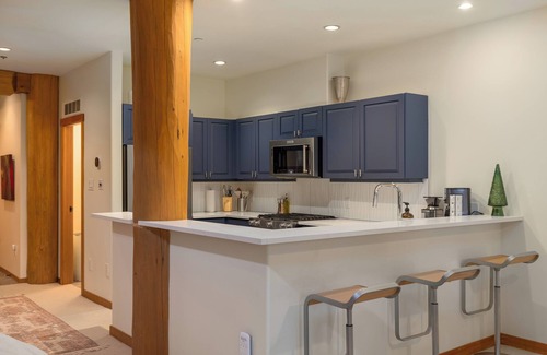 Nordic Estates Casa | ❄︎ Evergreen Escape at Taluswood❄︎ | 3 BR Ski In | Private Garage | Hot Tub & Pool