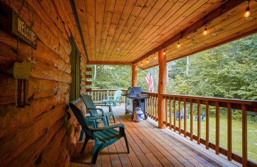 Mount Holly Cabina | Evergreen Hideaway: Okemo central cabin + hot tub