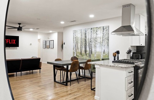 Denton Casa | Evergreen - Hot Tub | Outdoor Cinema | Near UNT