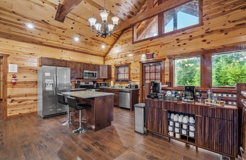 Caton Cabina | Evergreen Retreat-Sleeps 24, Hot Tub, Private heated Indoor Pool and Game Room