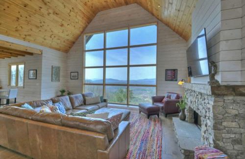 Mineral Bluff Casa | Everlux Retreat - Hot Tub on the Mountain