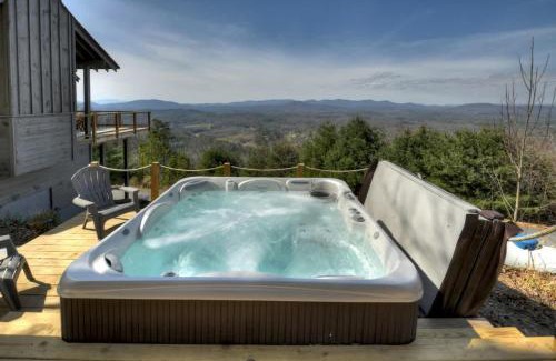 Mineral Bluff Casa | Everlux Retreat - Hot Tub on the Mountain