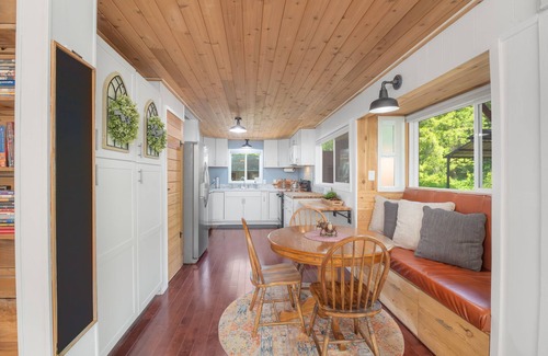 Glide Cabina | Every Season Couples Retreat! River Front Cabin with Hot tub and outdoor Shower