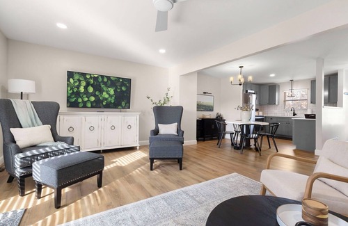 Northeast South Bend Casa | EVERYTHING NEW 5 Bedroom >> 1.5 Miles from ND – Perfect for Groups & Game Days!