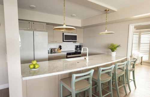 Marathon Hotel | Everything you Need for Comfort: Pool Access and Full kitchen in your Suite!