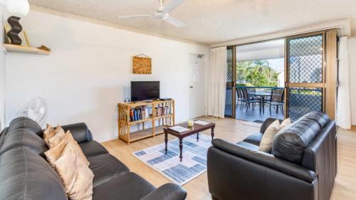 Bongaree Casa | Everything you need including a pool! Karoonda Sands Apartments