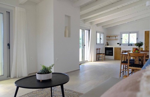 Komnina Apartamento | Evia Bay Suites & Retreats