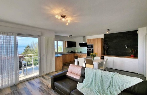 Maxilly-sur-Leman Apartamento | Evian/Maxilly: Beautiful fully renovated apartment on the shores of Lake Geneva