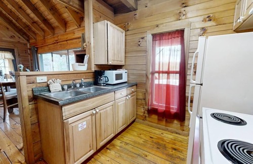 Townsend Cabina | Evie's Mountain Castle