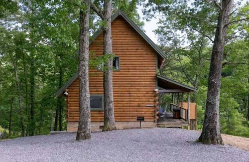 Townsend Cabina | Evie's Mountain Castle