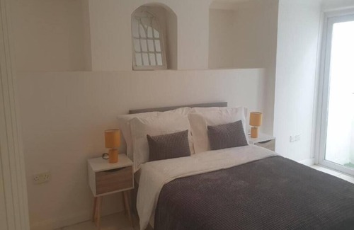 Gravesend Apartamento | Evo Haven - 1 Bedroom Apartment, Sleeps- 2, 2 minute walk to Gravesend Station