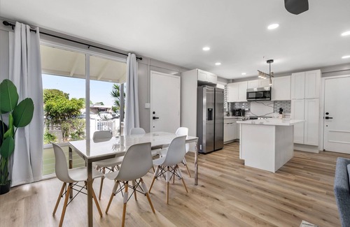 Ewa Casa | Ewa Beach 3BR - Sleeps 6, WiFi, A/C + Golf & Shop