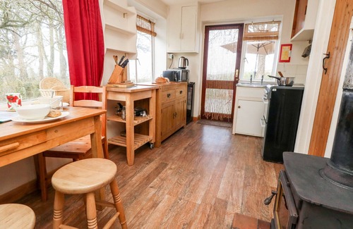 West Bexington Cabaña | EWELEAZE, pet friendly, country holiday cottage in West Bexington