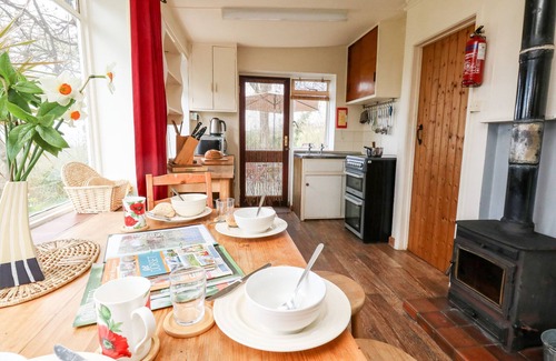 West Bexington Cabaña | EWELEAZE, pet friendly, country holiday cottage in West Bexington