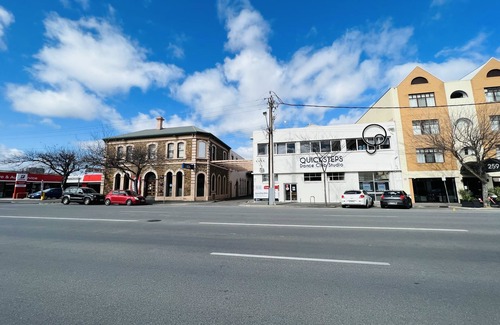 Adelaide Central Business District Apartamento | Ex hotel studio ensuite room in city☑️