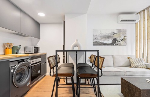 San Sebastián de los Reyes Apartamento | Exclusivo apartamento con terraza privada, piscina, gimnasio y coworking en Madrid