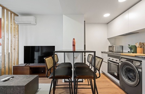 San Sebastián de los Reyes Apartamento | Exclusivo apartamento con terraza privada, piscina, gimnasio y coworking