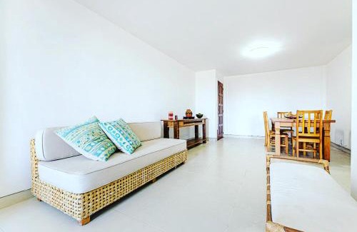 Itauna Apartamento | Excelente apartamento no melhor point de Itaúna a 100 m da praia