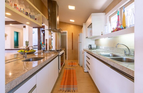 Manguinhos Casa | Excelente casa com piscina Armação