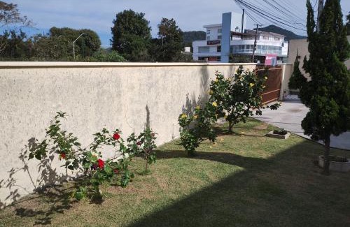 Campeche Casa | Excelente Sobrado pertinho da praia! Mínimo 5 diárias!