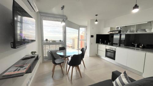 Zona de La Perla Apartamento | Excelente! Vista al mar con cochera y amenities gimnasio, play room y pileta no climatizada
