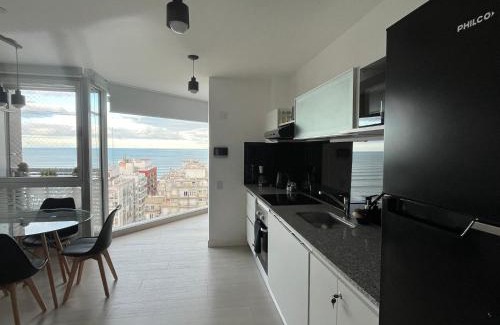 Zona de La Perla Apartamento | Excelente! Vista al mar con cochera y amenities gimnasio, play room y pileta no climatizada