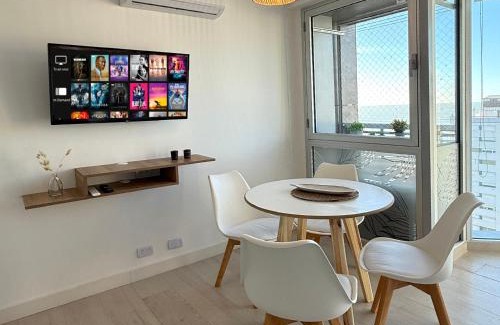 Zona de La Perla Apartamento | Excelente! Vista al mar con cochera y amenities gimnasio, play room y pileta no climatizada