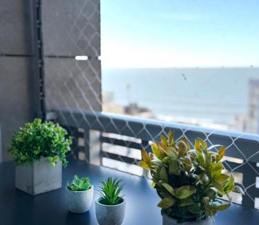 Zona de La Perla Apartamento | Excelente! Vista al mar con cochera y amenities gimnasio, play room y pileta no climatizada