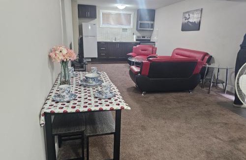Evanston Apartamento | Excellent 2 Bedroom Basement Suite Apartment