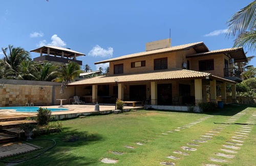 Loteamento Parque das Fontes Casa | Gran casa en la playa con vistas al mar, piscina con cascada y terraza