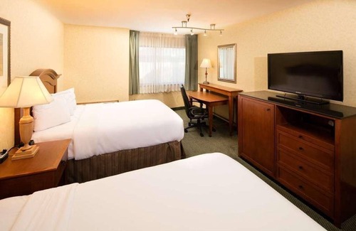 Wenatchee Hotel | Excellent Choice! 4 Spacious Units for Groups, Outdoor Pool, Free Parking!