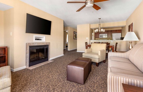 Berkeley Hotel | Excellent Choice! Enjoy Outdoor & Indoor Pools, Unit w/ Full Kitchen!