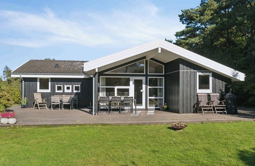 Hojby Casa | Excellent cottage with sauna and spa, 10 persons.