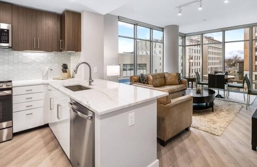 Woodmont Triangle Apartamento | Excellent Downtown location| Bethesda MD | Close to Garret Park | by GLS