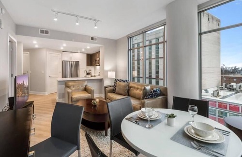 Woodmont Triangle Apartamento | Excellent Downtown location| Bethesda MD | Close to Garret Park | by GLS