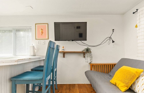 Rockaway Beach Condominio | Excellent Location, *Pet Friendly*, 2 Blocks From Beach, Kitchen, WiFi, Community BBQ, Unit 7