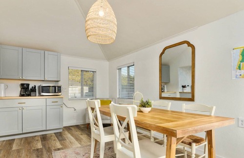 Rockaway Beach Condominio | Excellent Location, Pet Friendly, 2 Blocks From Beach, Kitchen, WiFi, Community BBQ, FirePit, Unit 1