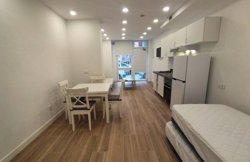 Ciudad Lineal Apartamento | Excellent Location, 200 meters from El Carmen Metro, next to Las Ventas market