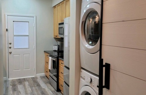 Clarksville Condominio | Excellent location in historical Clarksville neighborhood of Austin.