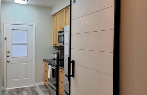 Clarksville Condominio | Excellent location in historical Clarksville neighborhood of Austin.