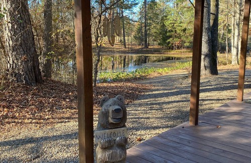 Broken Bow Cabina | Excellent location! Water view from porch, short drive to Lake and Beavers Bend!
