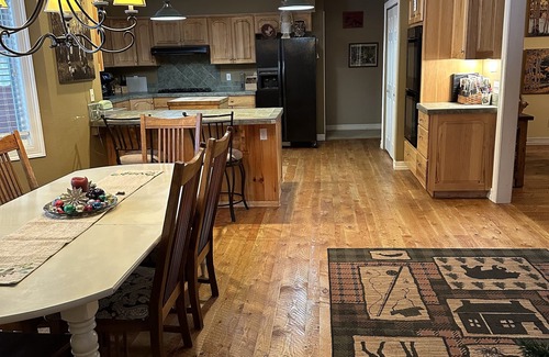Grand Lake Casa | ¡Todas las edades y familias AMAN esta casa! Bañera de hidromasaje. Perros bienvenidos.