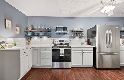 Roswell Apartamento | Excellent Roswell Location! Quiet Basement Apartment in Private Setting!
