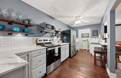 Roswell Apartamento | Excellent Roswell Location! Quiet Basement Apartment in Private Setting!