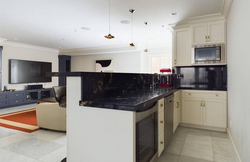 Saratoga Casa | Excellent Saratoga 4BR w/ Backyard, nr Shops & Top Schools, by Blueground