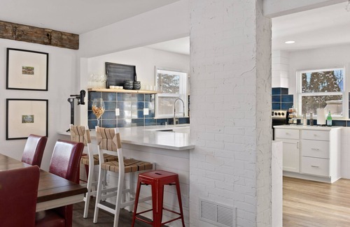 Excelsior Casa | Excelsior nautical themed home, with fenced yard!