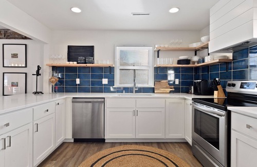 Excelsior Casa | Excelsior nautical themed home, with fenced yard!