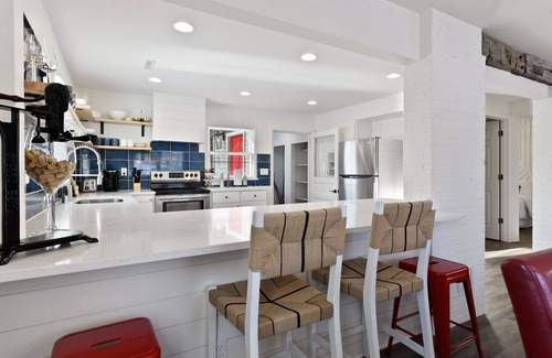 Excelsior Casa | Excelsior nautical themed home, with fenced yard!