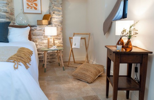 Saint-Julien-les-Rosiers Otro | Exceptional Estate for 25 Guests near Cévennes with AC, Pool, Tennis & Spa ★★★★